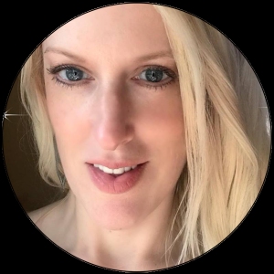 Photo of Dr Renee Mudrey