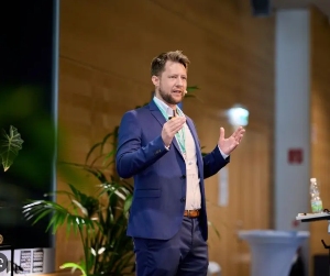 Photo of Dr. Markus Kury Photo of Dr. Markus Kury