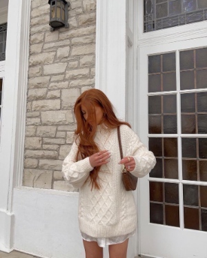 Photo of Lydia Hart