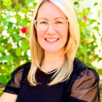 Photo of Lindsay Nowakowski